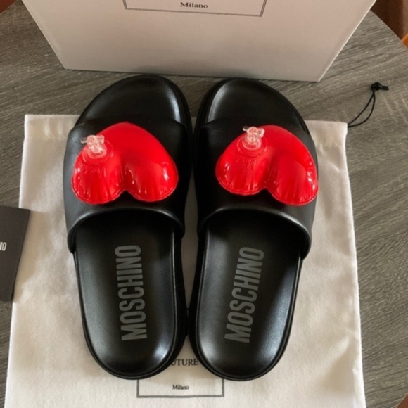 MOSCHINO Inflatable Heart Slides - Picture 4 of 8